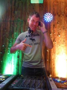 DJ Apple T im Gemeindeschuppen in Kriens